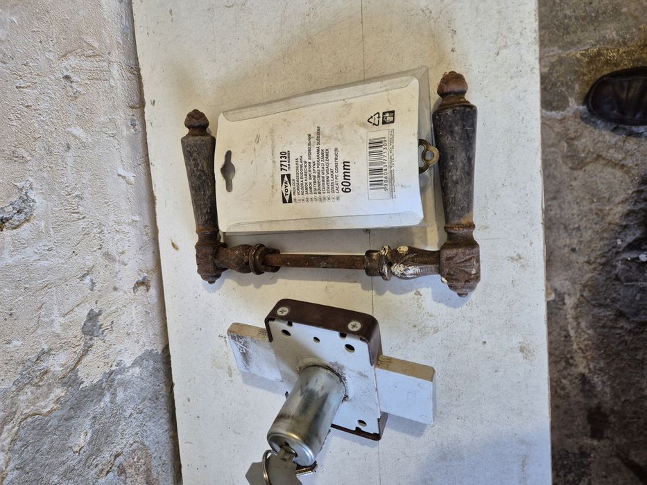 Klamka antyk  plus zamek kłódka