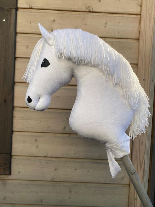 Aktualne ujeżdżeniowy biały hobby horse A3