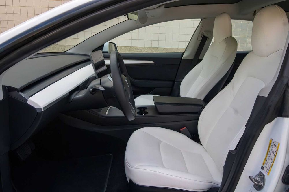 Tesla Model 3 Long Range      2022