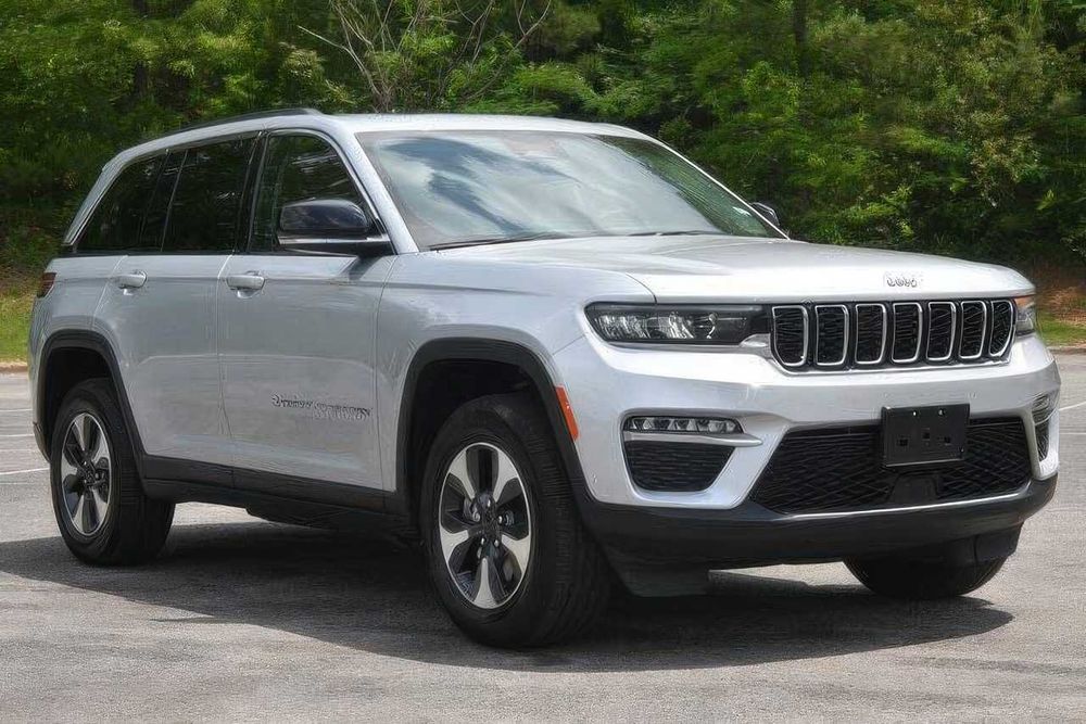 Jeep Grand Cherokee      2023