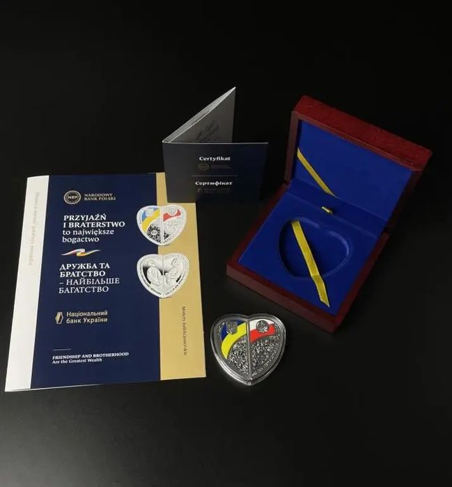 Набір із двох срібних монет “Дружба та братство - найбільше багатство”