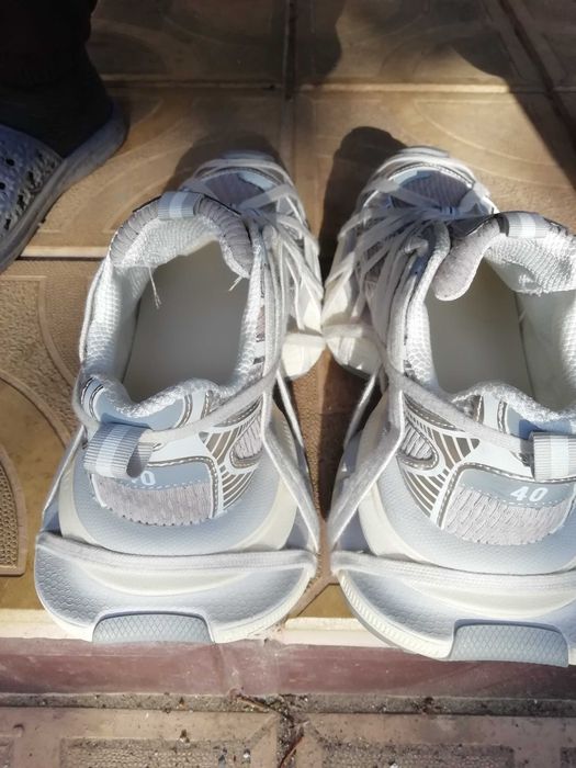 Кросовки балансеаги