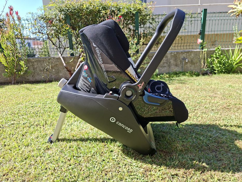 Carrinho Bebé Concord Neo Cosmic Black + Ovo + Base Isofix Airfix + Capa de Chuva (Como Novo)