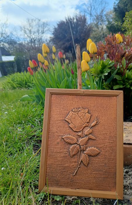 Płaskorzeźba miedziana róża w ramce miedzioryt metaloplastyka obraz vintage retro oldschool