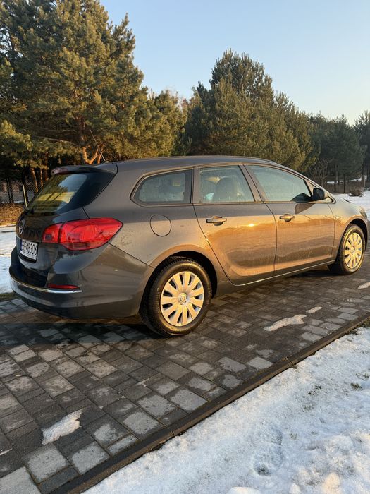 Opel astra j lift 1,6 cdti hak klima