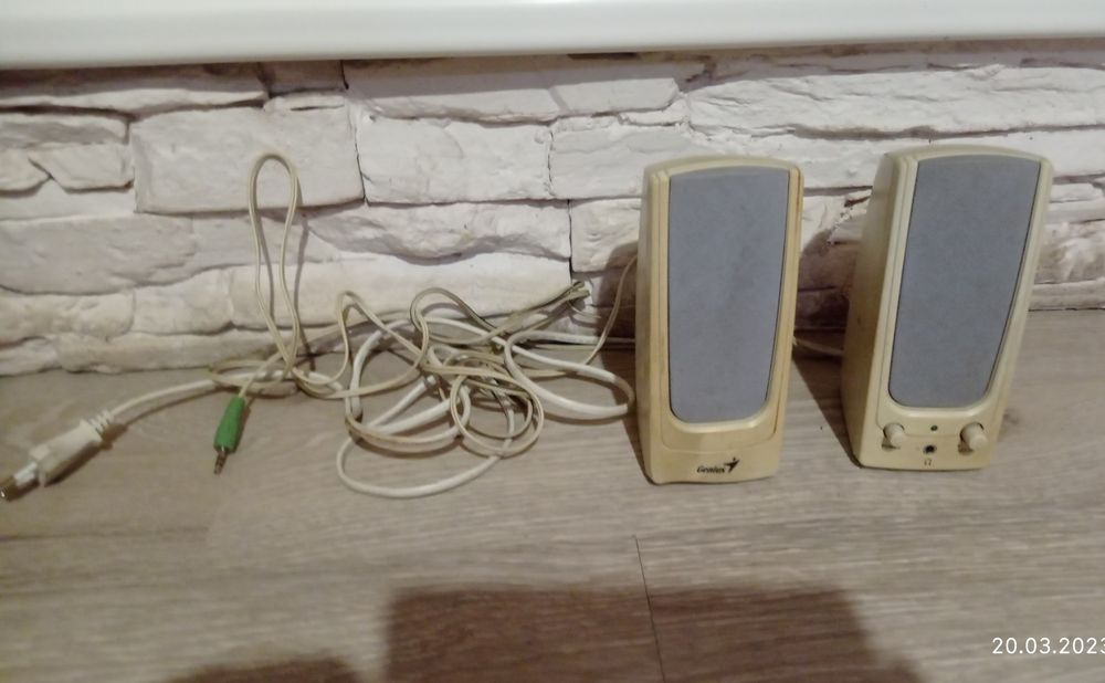 Колонки разные 200,300 и 700.Машина От батареи,сети,Флешка,радио.