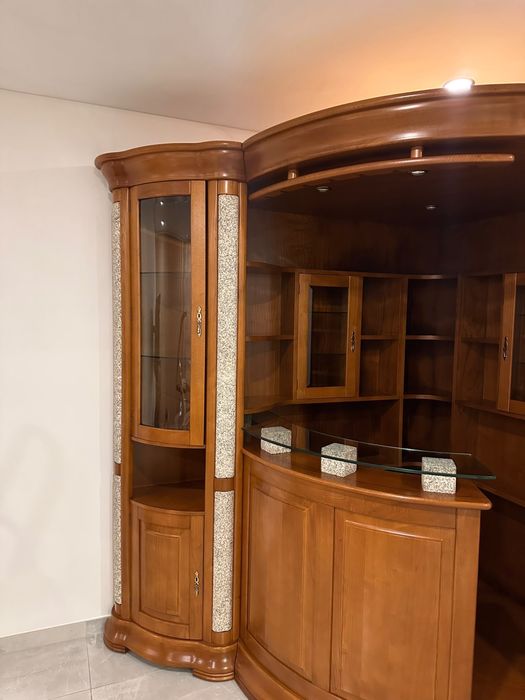 Canto de bar com vitrine