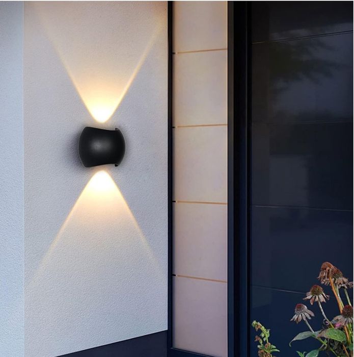 Lâmpada LED de exterior para colocar na parede.