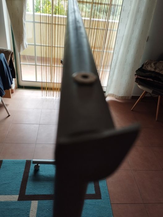 Suporte cabide em ferro com rodas