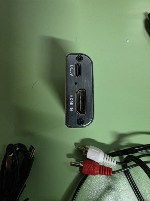konwerter HDMI na HDMI+3.5M 4K2K. Konwertuje cyfrowy sygnał audio HDM