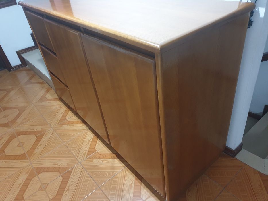 Sapateira em cerejeira