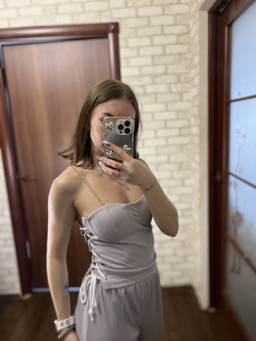 Новий костюм з біркою