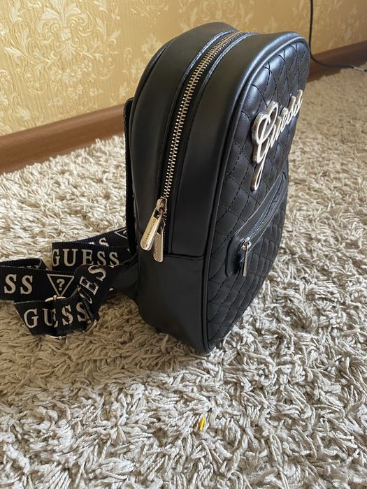 Фірмовий рюкзак Guess