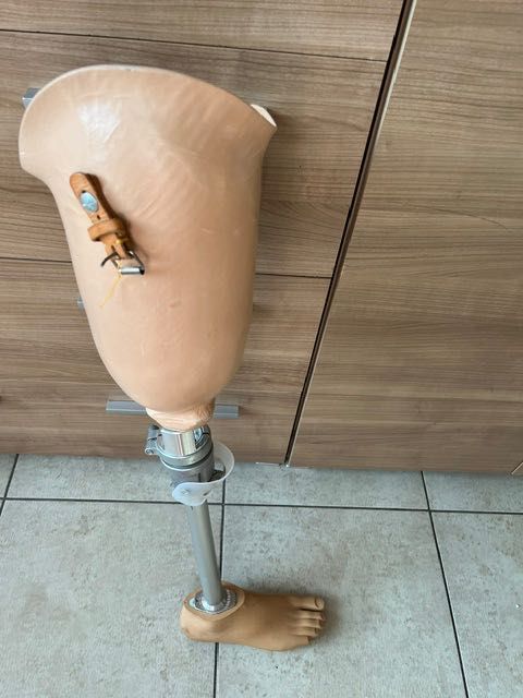 Proteza nogi przegub kolanowy mechaniczny TOMPLAST