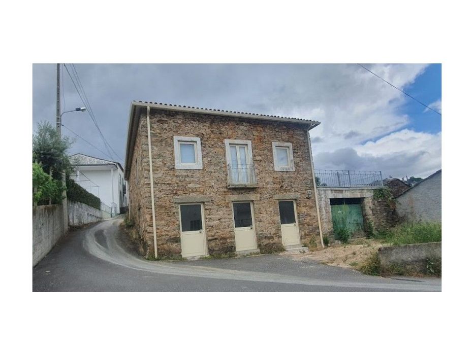 Moradia V4 em pedra totalmente remodelada - Amoreira Fundeira, Pamp...