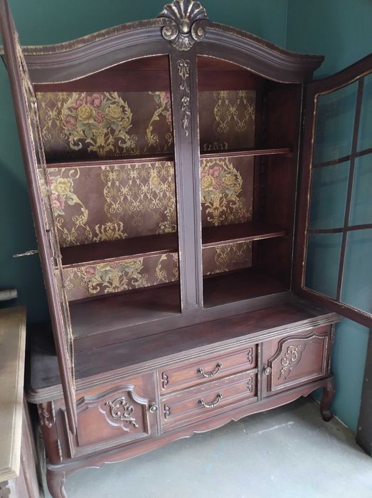 Witrynka z litego drewna