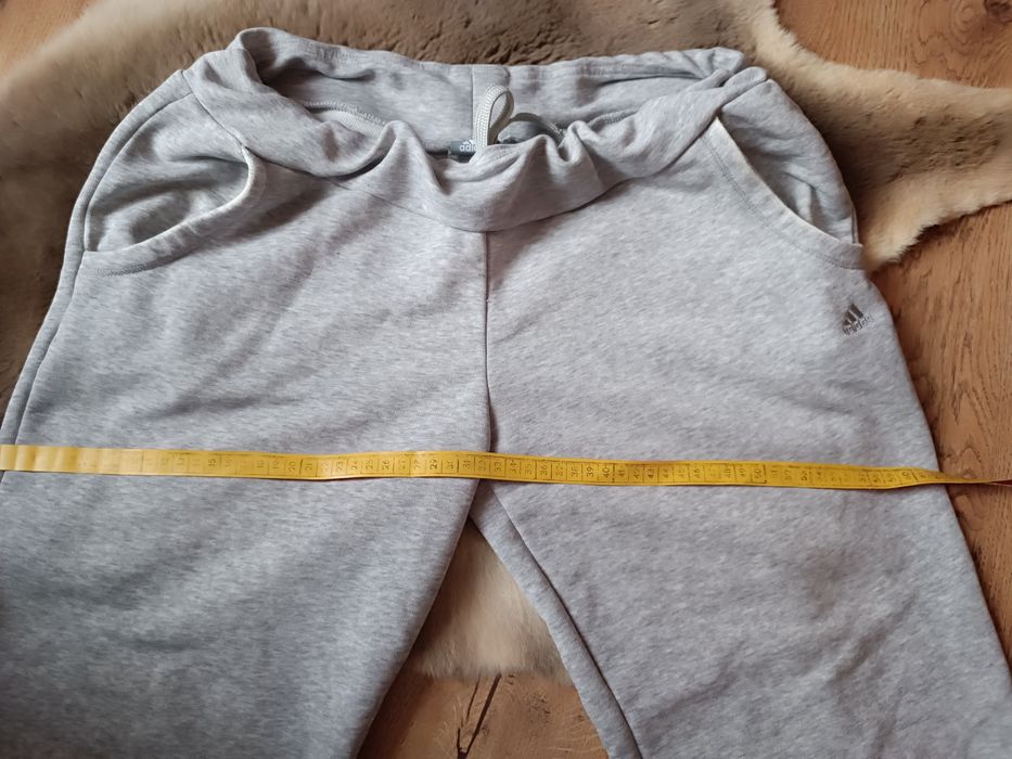 Spodnie dresowe bawełniane unisex Adidas Essentials Cuffed  Paint