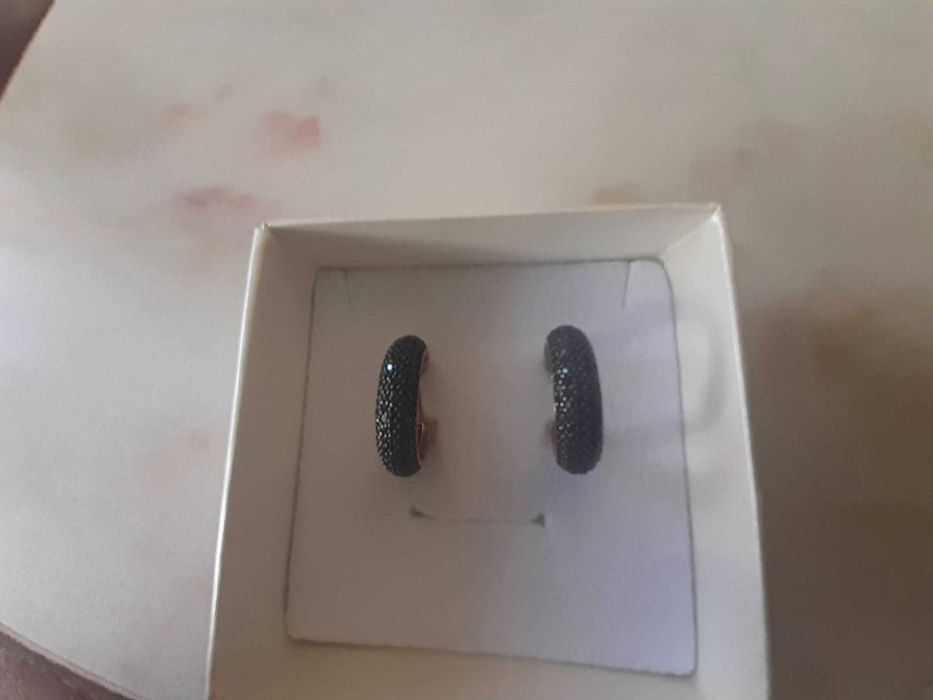 Brincos prata dourada, cravados zirconias negras, nunca usados