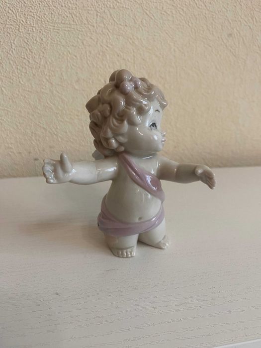Статуетка фарфоровая