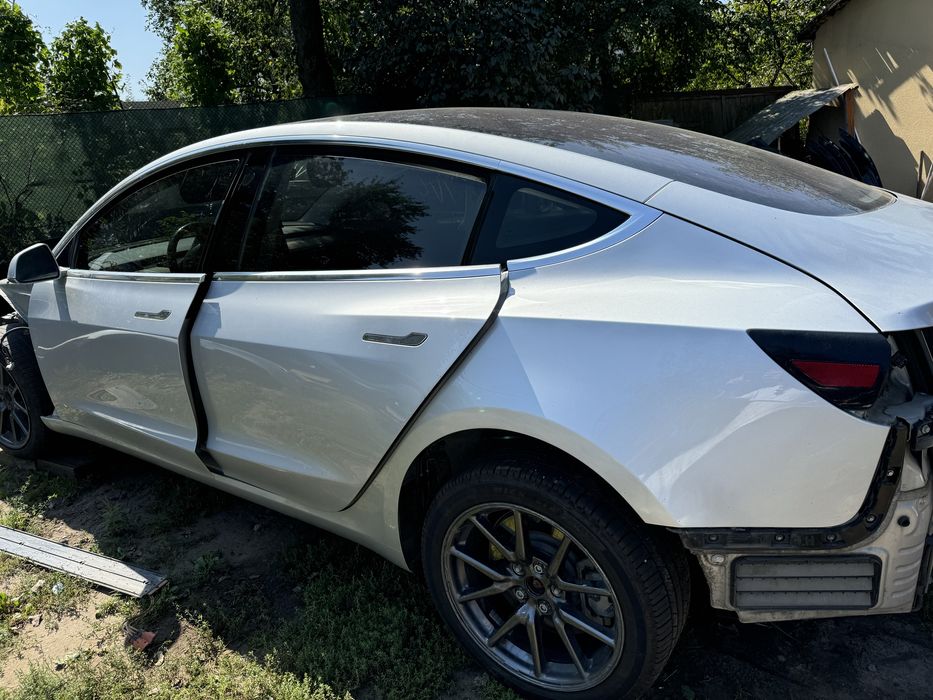 Тесла 3 Tesla 3 двері