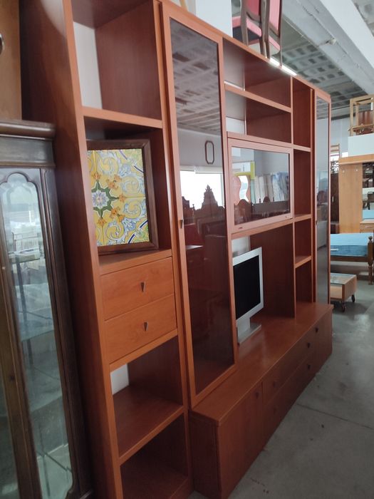 Móvel de sala com estante