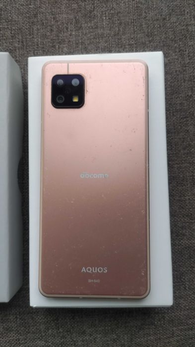 Компактний водозахищений SHARP AQUOS SENSE 6