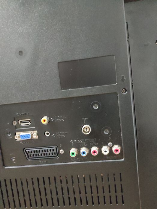 LCD TOSHIBA com comando e cabo HDMI