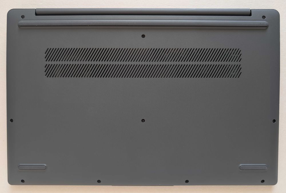 Laptop LENOVO IdeaPad Slim 3 15AMN8/15.6/AMD R5-7520U/8GB/SSD512/Win11