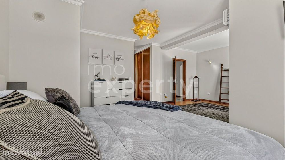 Moradia com 3 suites e piscina coberta a 10 min das praias da Ericeira