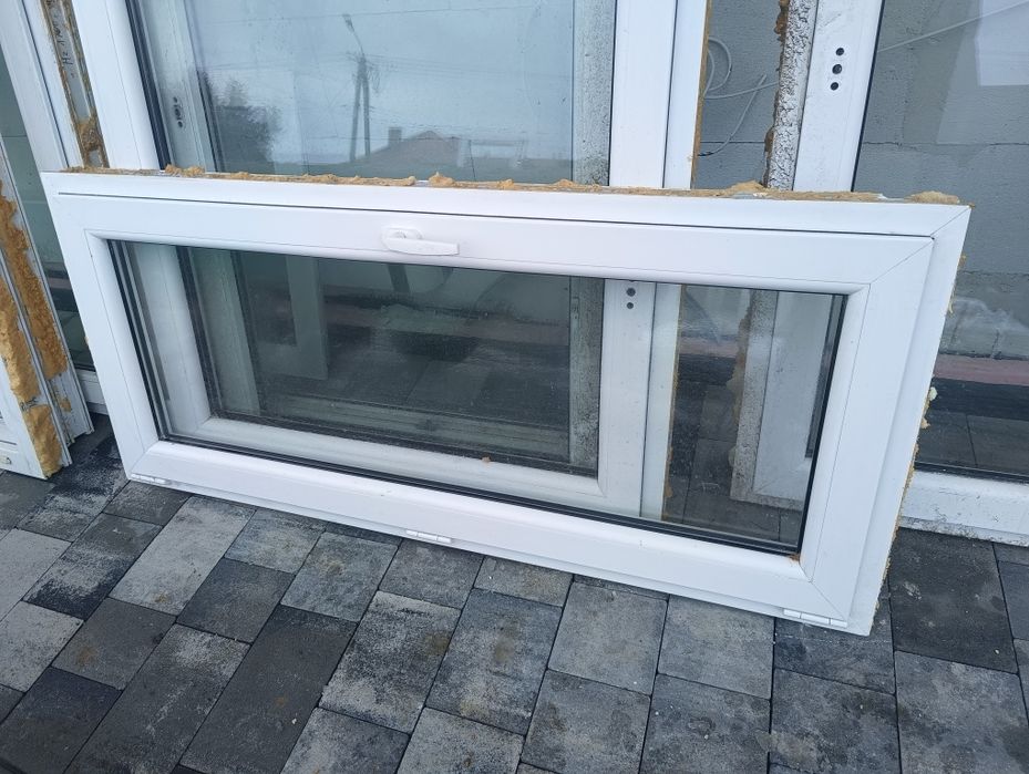 Okno 147x65 uchylne poziome plastikowe białe