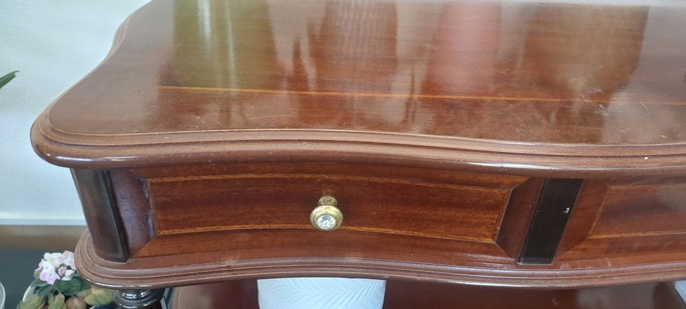 Movel de apoio com gavetas