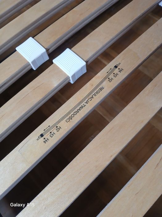 Łóżko tapicerowane z regulowanym  stelażem