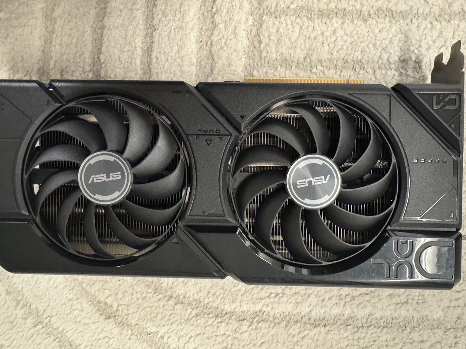 Karta graficzna ASUS Dual RX7700XT 12 GB
