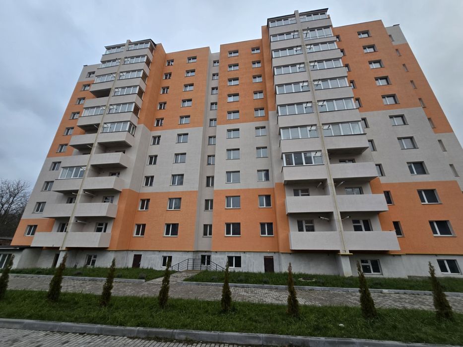 ТРИкімнатна квартира у зданій новобудові.  Мінімальне переоформлення!