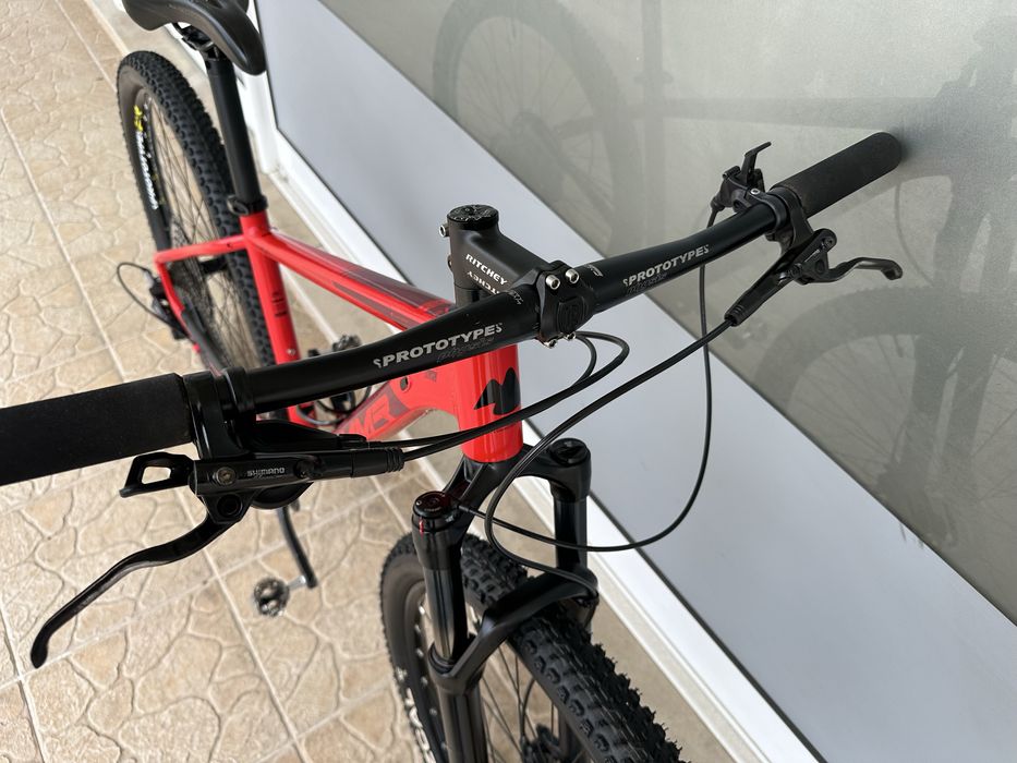 Bicicleta de BTT roda 29 - bem equipada