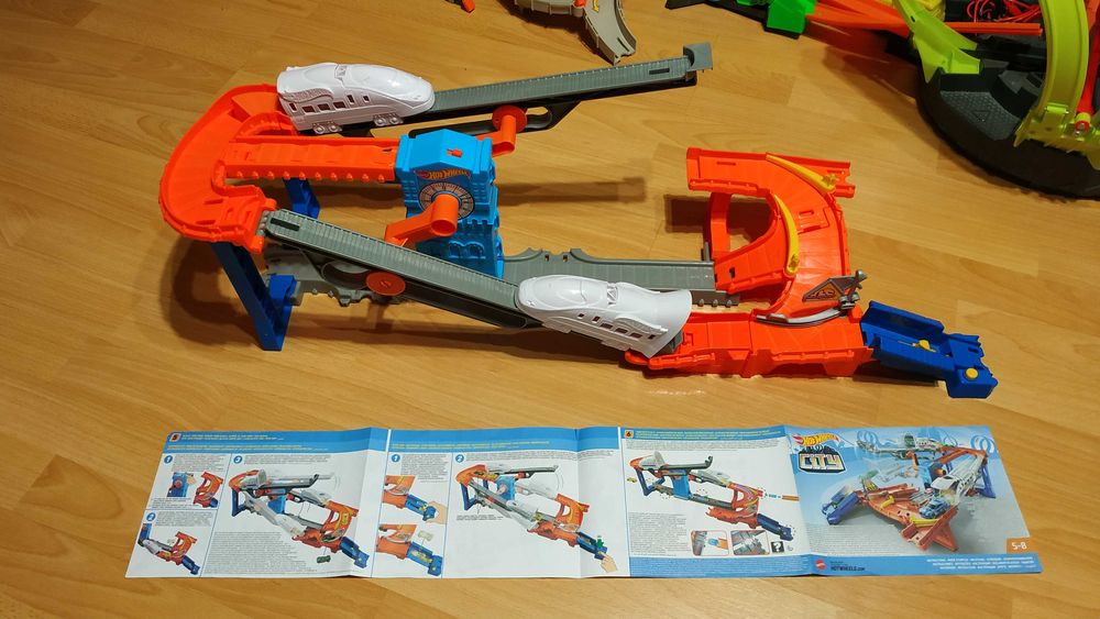 Хот Вилс Трек Hot Wheels Гонки на железной дороге моторизированный