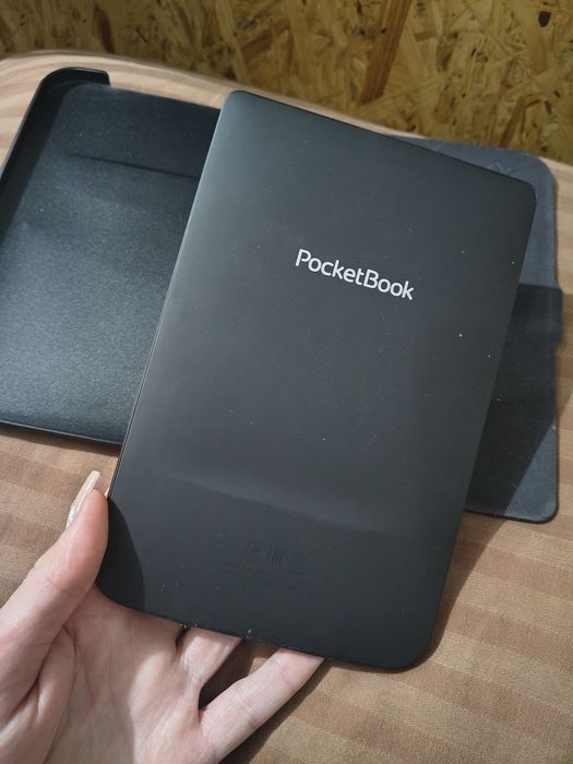 Електронна книга PocketBook з чохлом та зарядкою