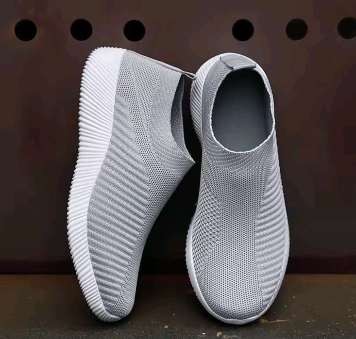 Легкі кросівки, макасини