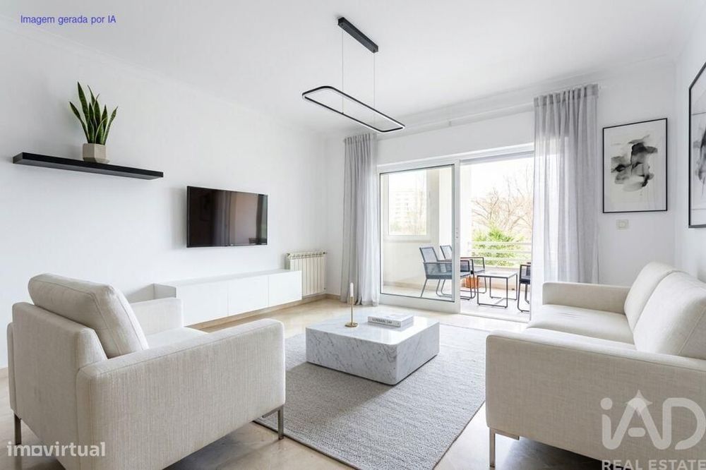 Apartamento T3 em Carcavelos e Parede de 140 m2