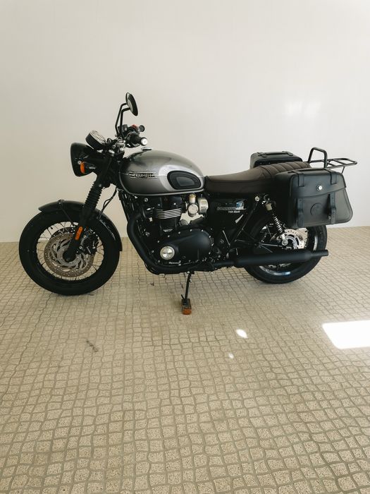 Triumph Bonneville T120 Black