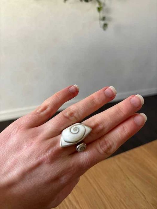 pierścionek srebro i muszla