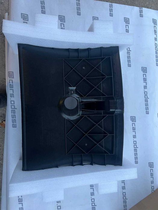 TESLA Model Y  Корпус люверси центральної  1494159-00-A