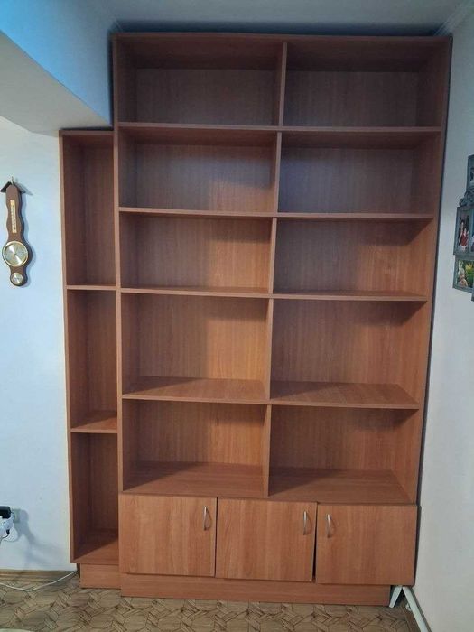 Вбудовані меблі ( Книжна шафа )