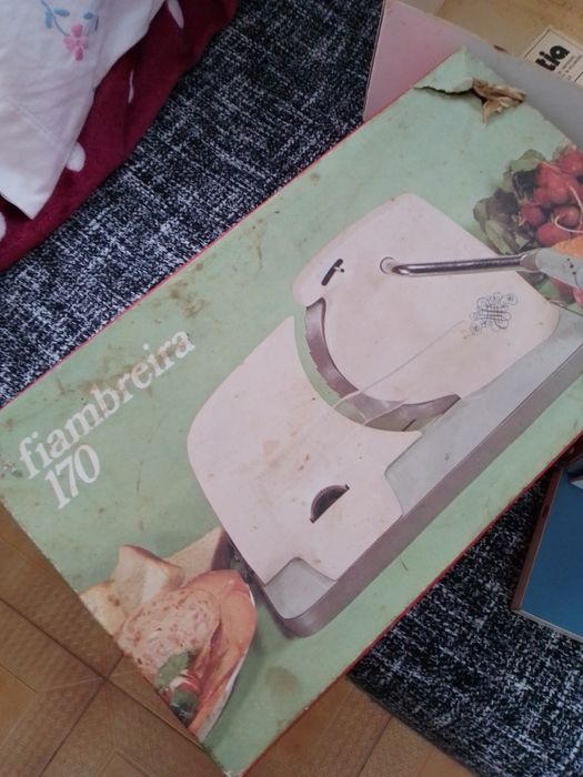 Fiambreira antiga que nunca foi utilizada