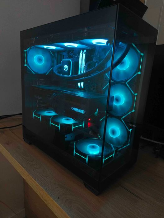 Zestaw gamingowy (Pc+2 monitory+mysz/klawiatura+podkładka)