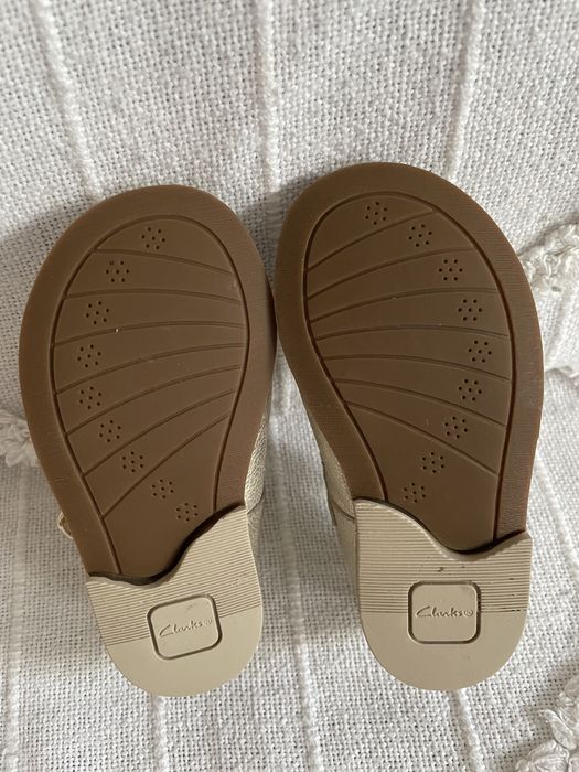 Urocze balerinki delikatnie złote Clarks 22; air spring