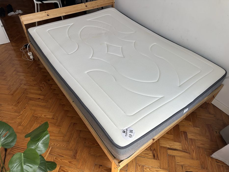 Cama + colchão 140x200
