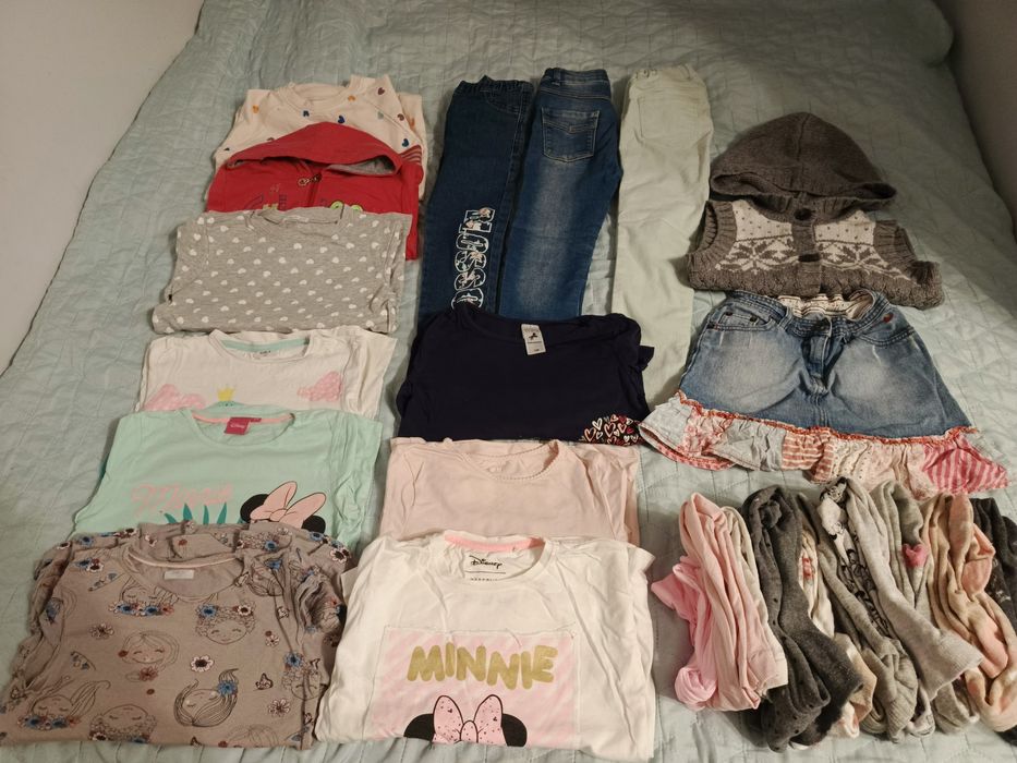 Zestaw ubrań dla dziewczynki w rozmiarze 122