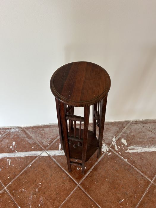 Coluna floreira/ Pedestal Rústico em Madeira para Plantas ou Decoração