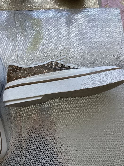 Atrakcyjne obuwie sportowe damskie